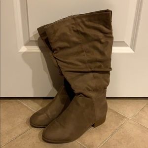 Wide leg suede boots